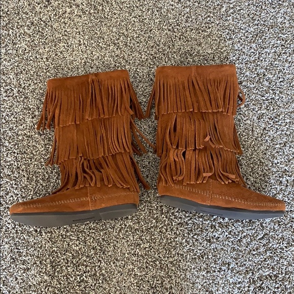 Minnetonka 3-Layer Fringe Boot - Picture 2 of 2